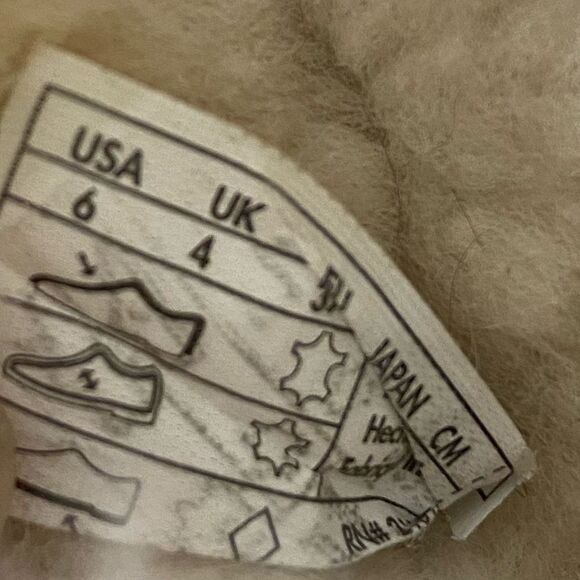 Fireside Women’s Tan Suede Moccasin Slippers Size 6 US /EU 37 - Picture 12 of 12